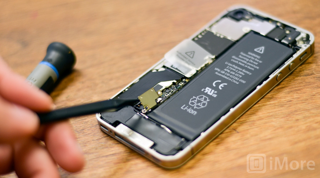 sostituire-batteria-iphone4S-6